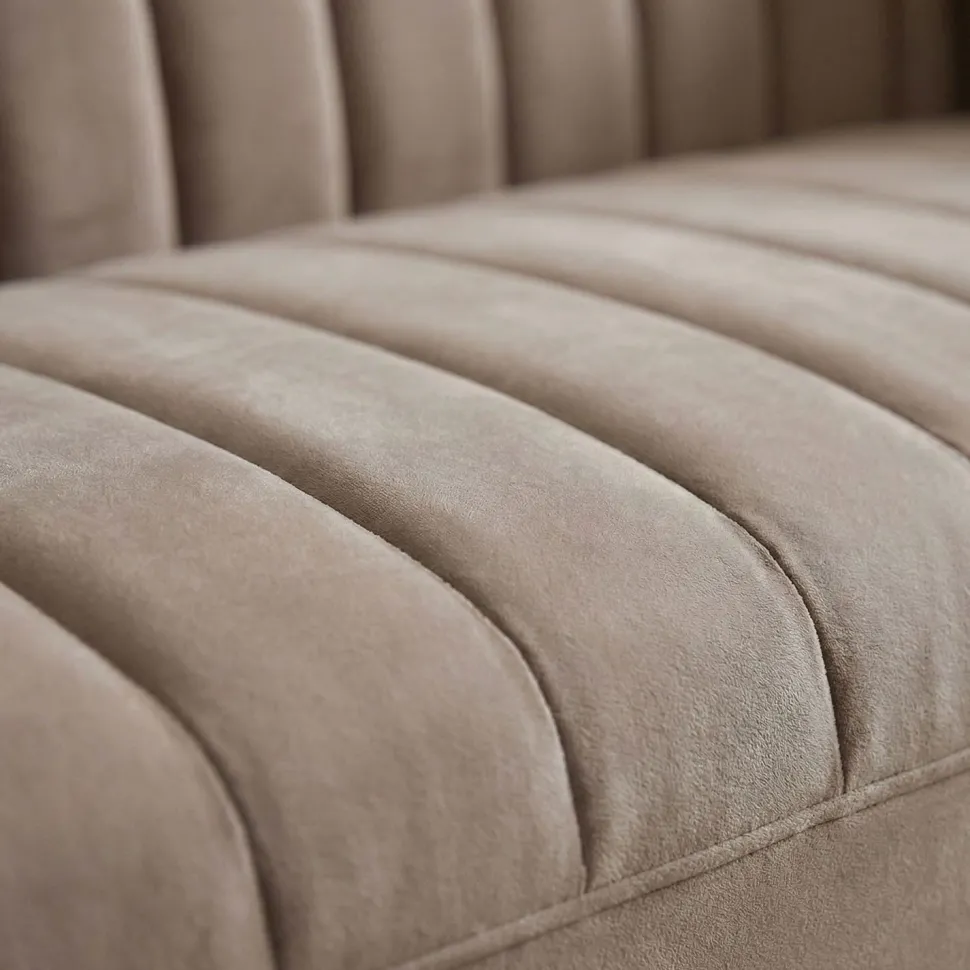 Canapé moderne 2 places à coutures verticales Sacramento Velours Taupe
