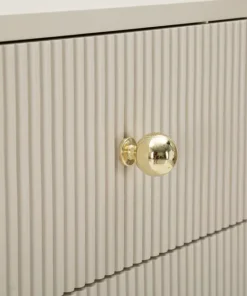 Commode Shy avec 4 tiroirs en bois et pieds en métal beiges
