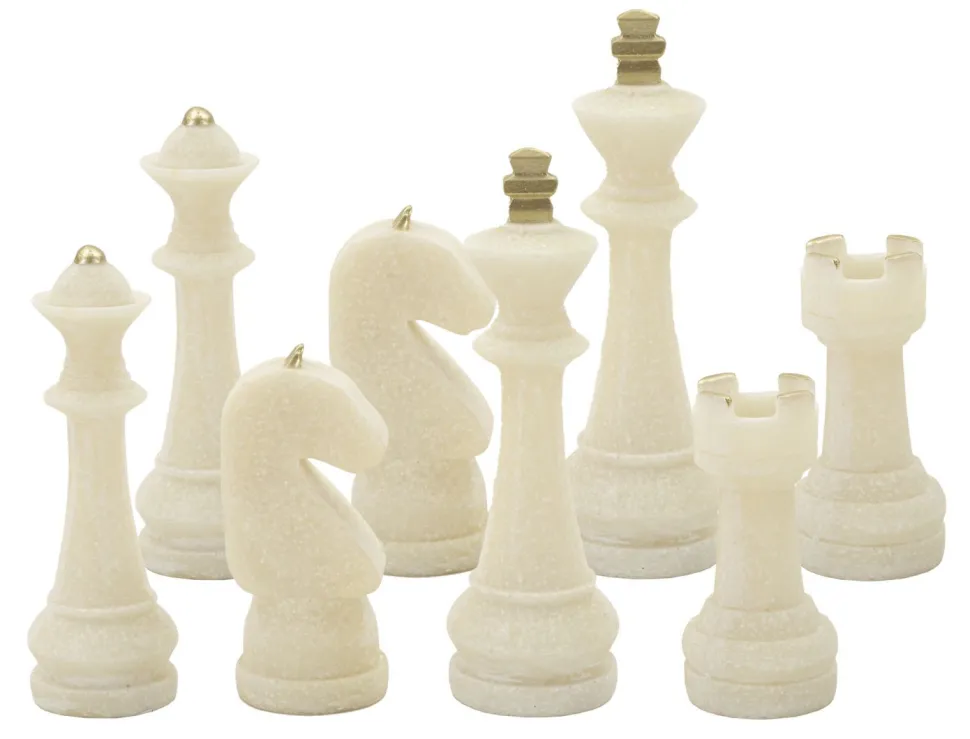 Ensemble d'échecs en polyrésine tons clairs et détails dorés