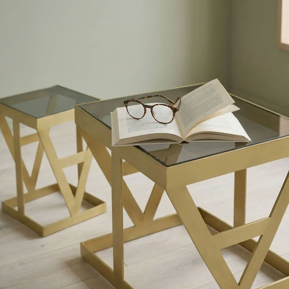 Ensemble de 3 tables d'appoint Amstra en Verre fumé et Métal Or