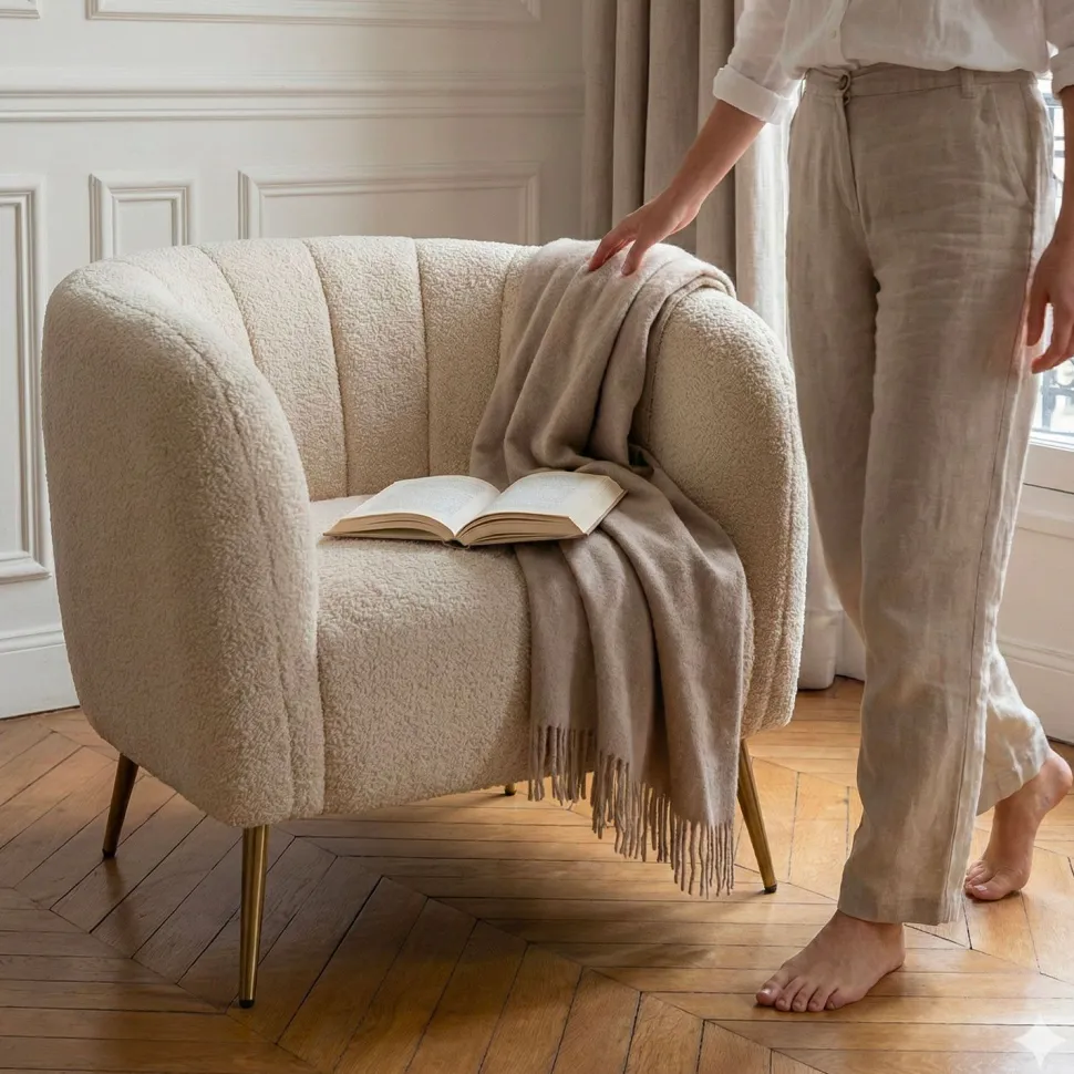 Fauteuil moderne Bombaro pieds métal doré et Tissu bouclette Beige