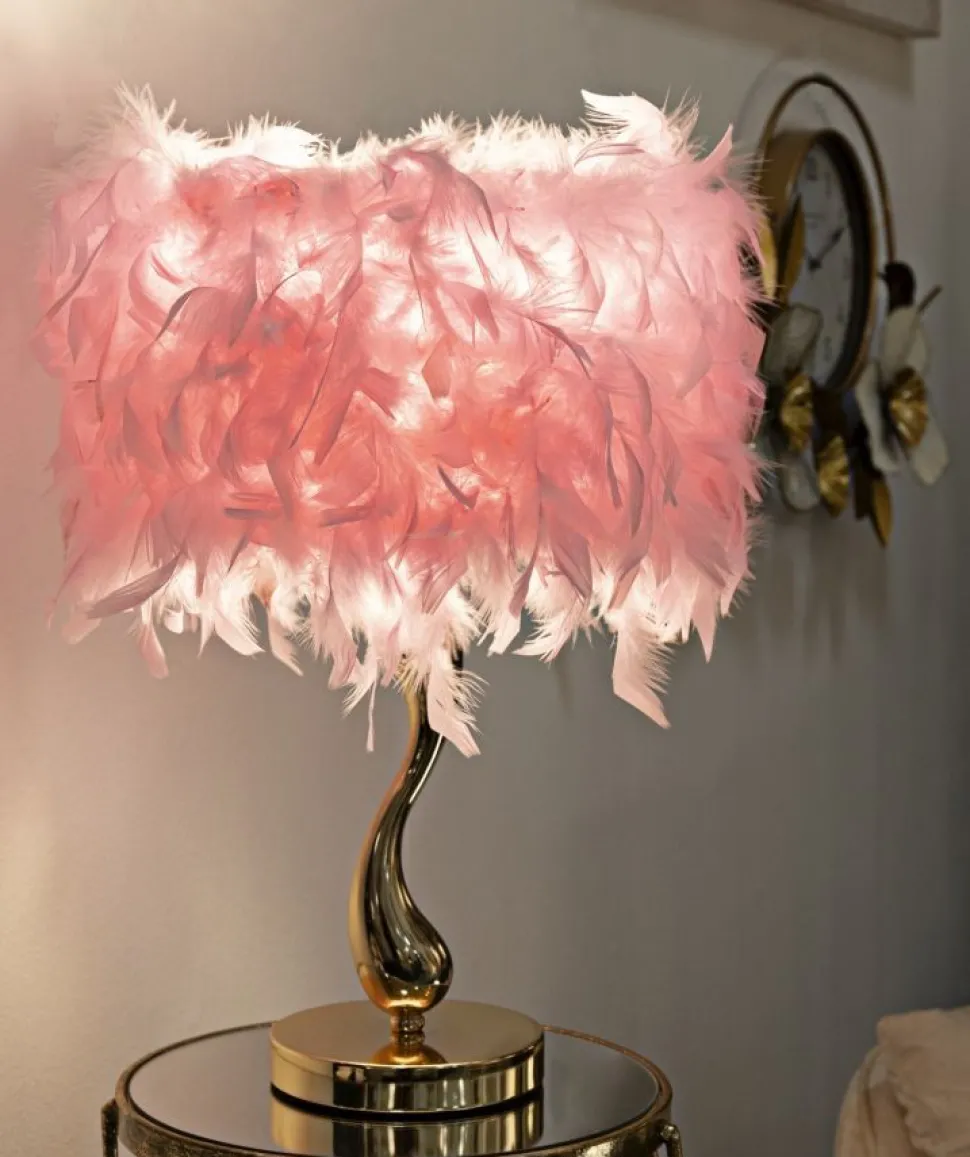 Lampe de table Chariot Métal Doré Abat-jour plumes synthétiques Roses