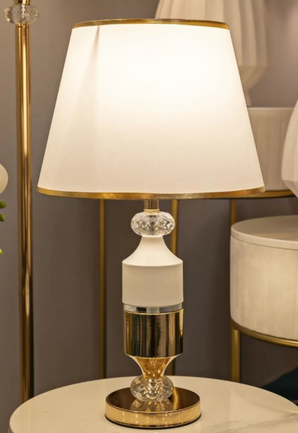 Lampe de table Gipsy Dorée et Blanche