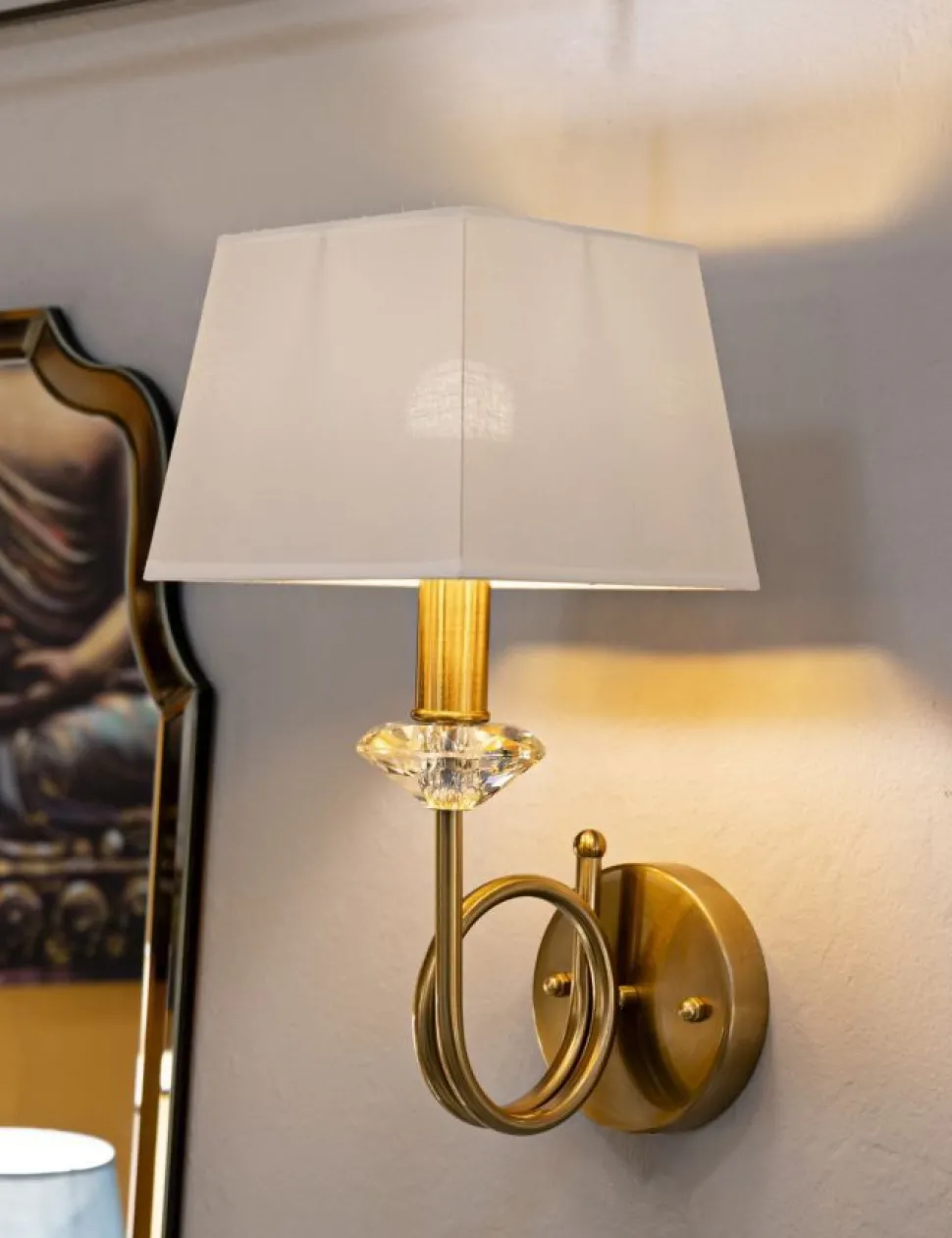 Lampe murale Salzburg dorée avec abat-jour blanc