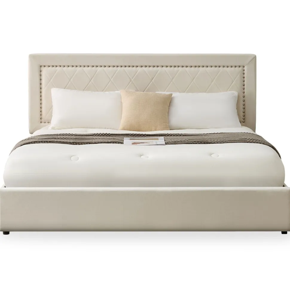 Lit coffre Sandiego avec sommier relevable 180x200cm et tête de lit cloutée Velours Beige clair