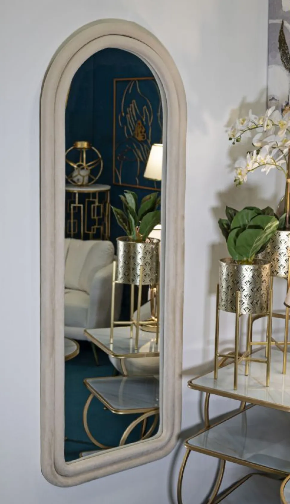 Miroir mural arche Cloe cadre Bois recouvert de Velours Crème