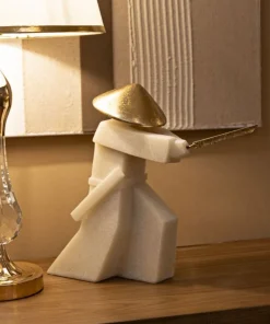 Statue de samouraï en polyrésine blanche chapeau doré épée