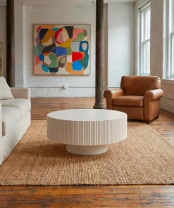 Table ronde L78,5cm avec rainures verticales sculptées Pulsar Blanc cassé