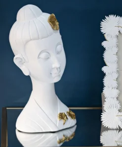Tête de Bouddha en polyrésine blanche ornée de feuilles d'or