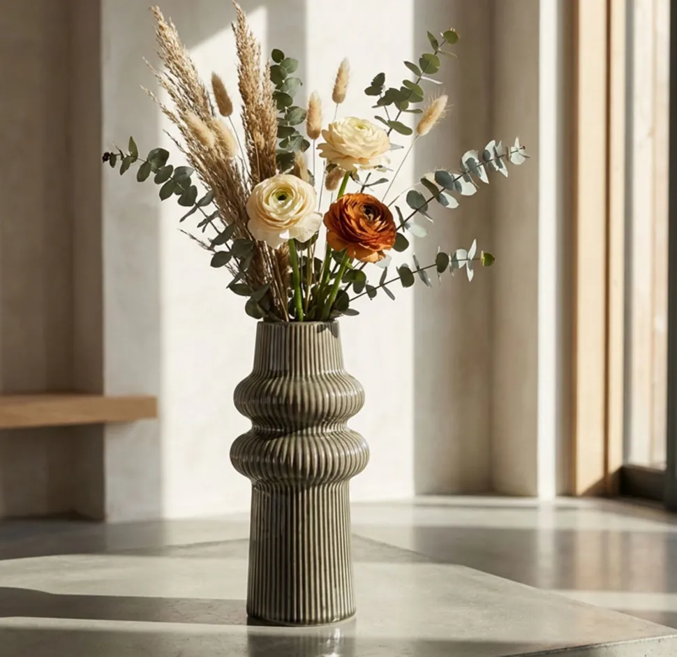 Vase Armony sculptural en céramique marron