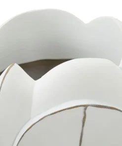 Vase en céramique blanc décoré en relief