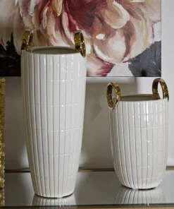 Vase en céramique blanche avec anneaux dorés