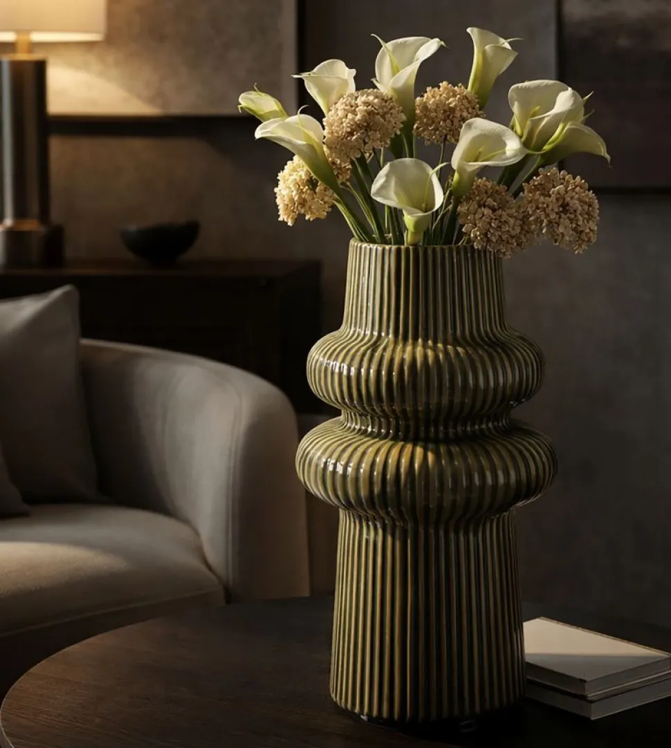 Vase harmonieux en céramique sculptée couleur taupe