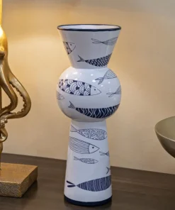 Vase haut en céramique blanche décor poissons bleu